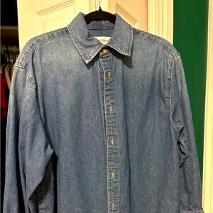 Aritzia Jean Shirt. Worn twice, doesn’t fit right.